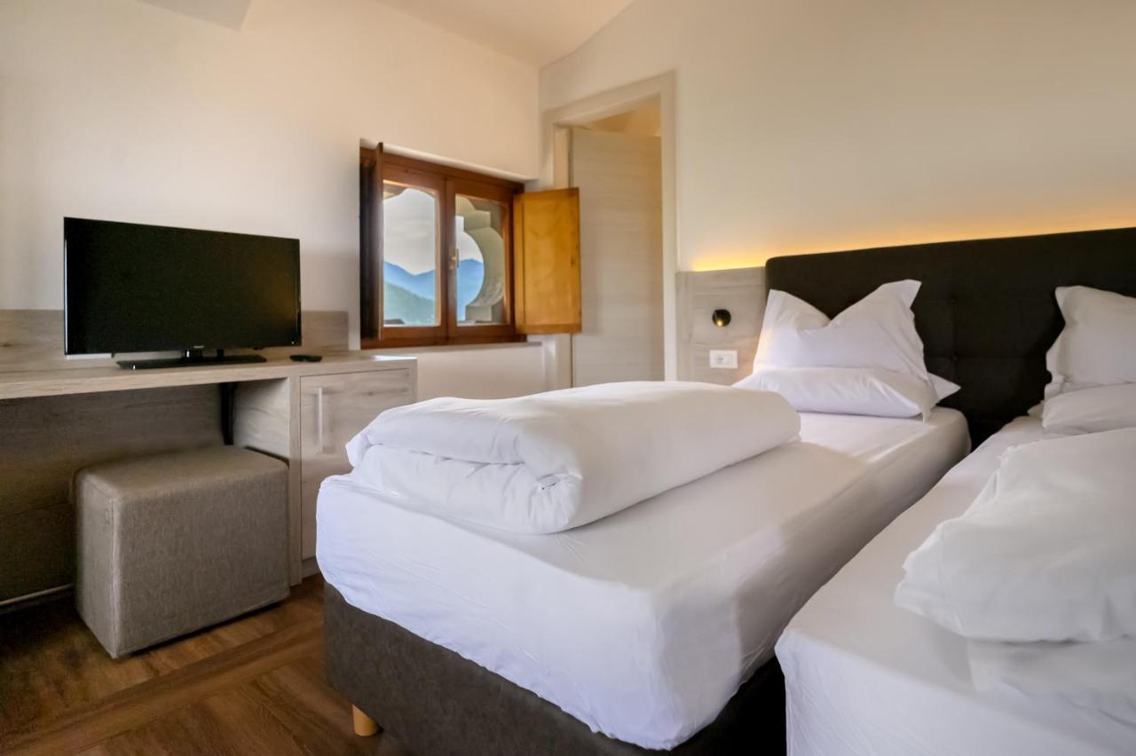 Hotel Stella Alpina Spiazzi Di Caprino Extérieur photo
