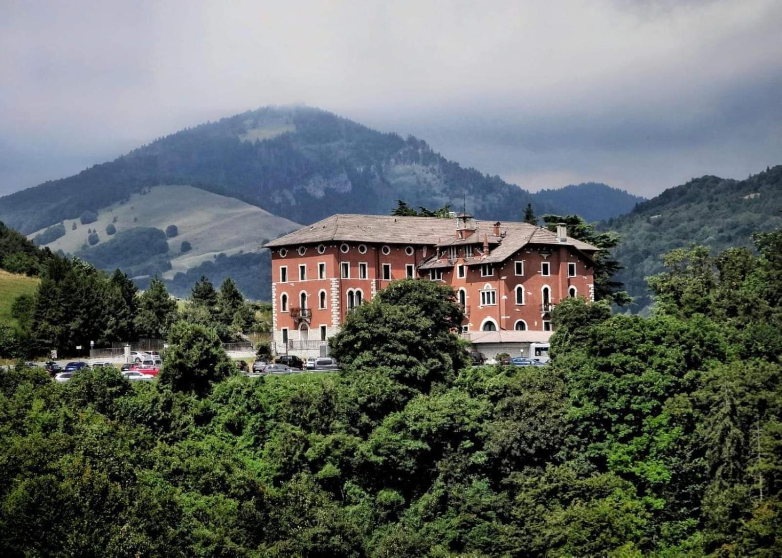Hotel Stella Alpina Spiazzi Di Caprino Extérieur photo
