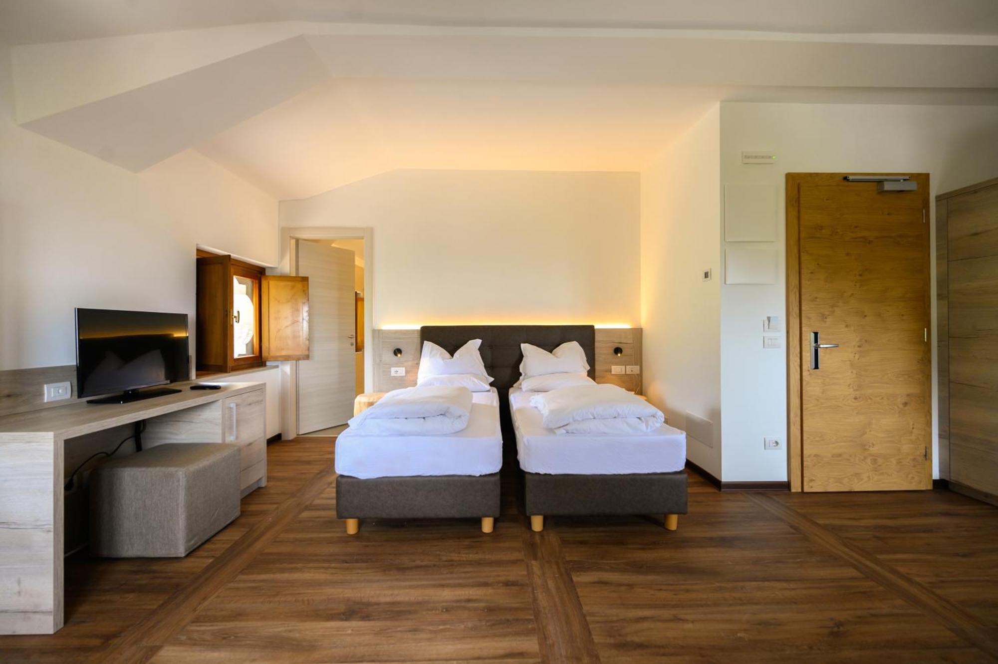 Hotel Stella Alpina Spiazzi Di Caprino Extérieur photo